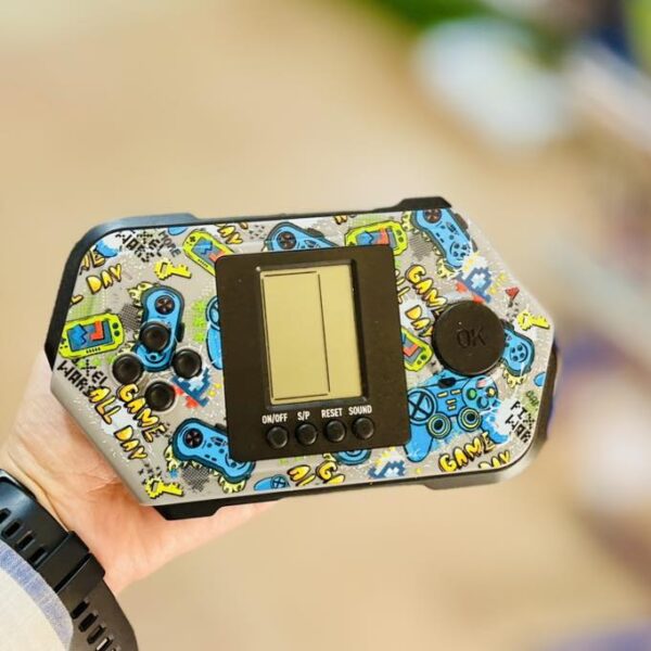 Classic Retro Console – 8-Bit Gaming Fun with Built-in Games - Image 2